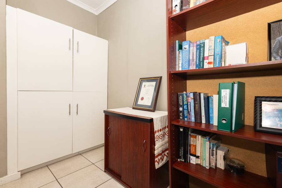 6 Bedroom Property for Sale in Parklands North Western Cape